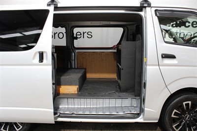 2013 Toyota Hiace - Thumbnail