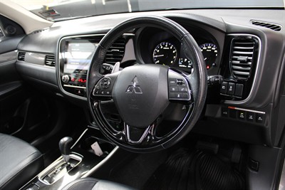 2021 Mitsubishi Outlander - Thumbnail