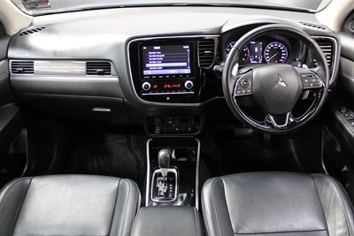 2021 Mitsubishi Outlander - Thumbnail