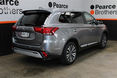 2021 Mitsubishi Outlander - Thumbnail