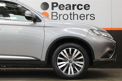 2021 Mitsubishi Outlander - Thumbnail