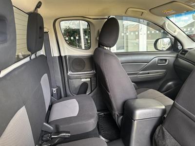 2020 Mitsubishi Triton - Thumbnail