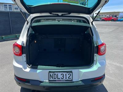 2011 Volkswagen TIGUAN - Thumbnail