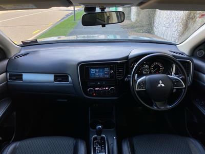 2015 Mitsubishi Outlander - Thumbnail