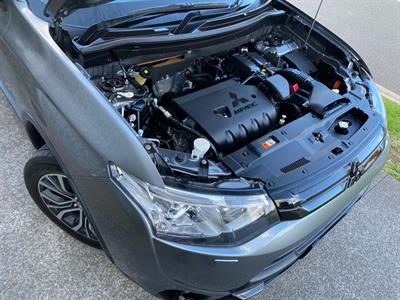 2015 Mitsubishi Outlander - Thumbnail
