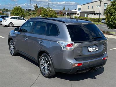 2015 Mitsubishi Outlander - Thumbnail