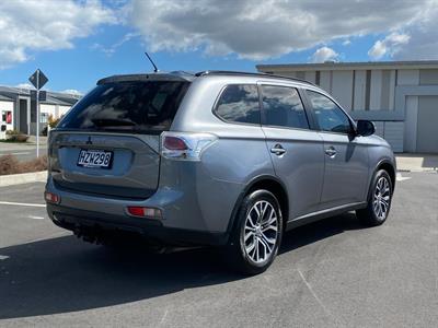 2015 Mitsubishi Outlander - Thumbnail