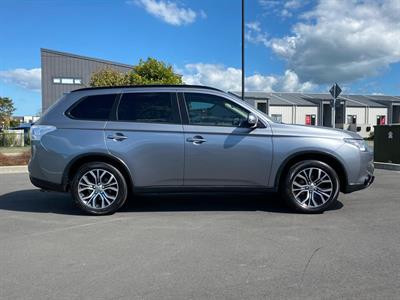 2015 Mitsubishi Outlander - Thumbnail