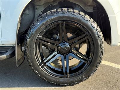 2017 Holden Colorado - Thumbnail