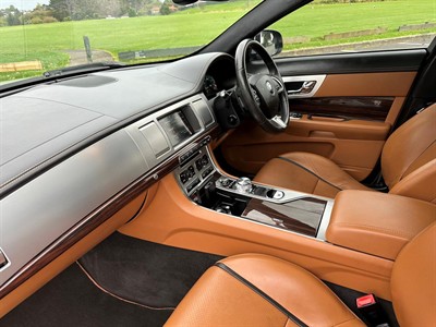 2017 Jaguar XF - Thumbnail