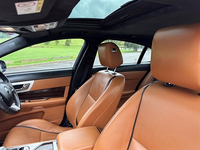 2017 Jaguar XF - Thumbnail
