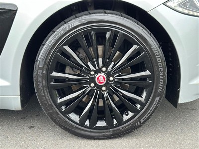 2017 Jaguar XF - Thumbnail