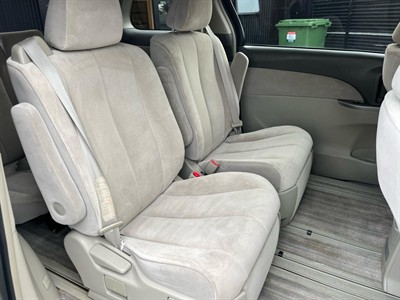 2006 Toyota Estima - Thumbnail