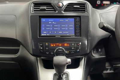 2013 Nissan Serena - Thumbnail