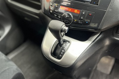 2013 Nissan Serena - Thumbnail