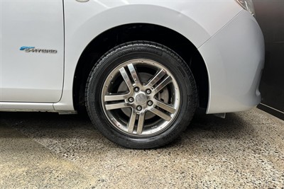 2013 Nissan Serena - Thumbnail