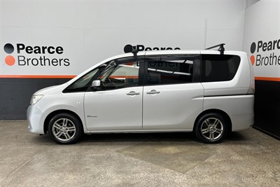 2013 Nissan Serena - Thumbnail