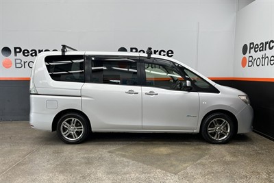 2013 Nissan Serena - Thumbnail