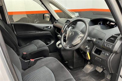 2013 Nissan Serena - Thumbnail