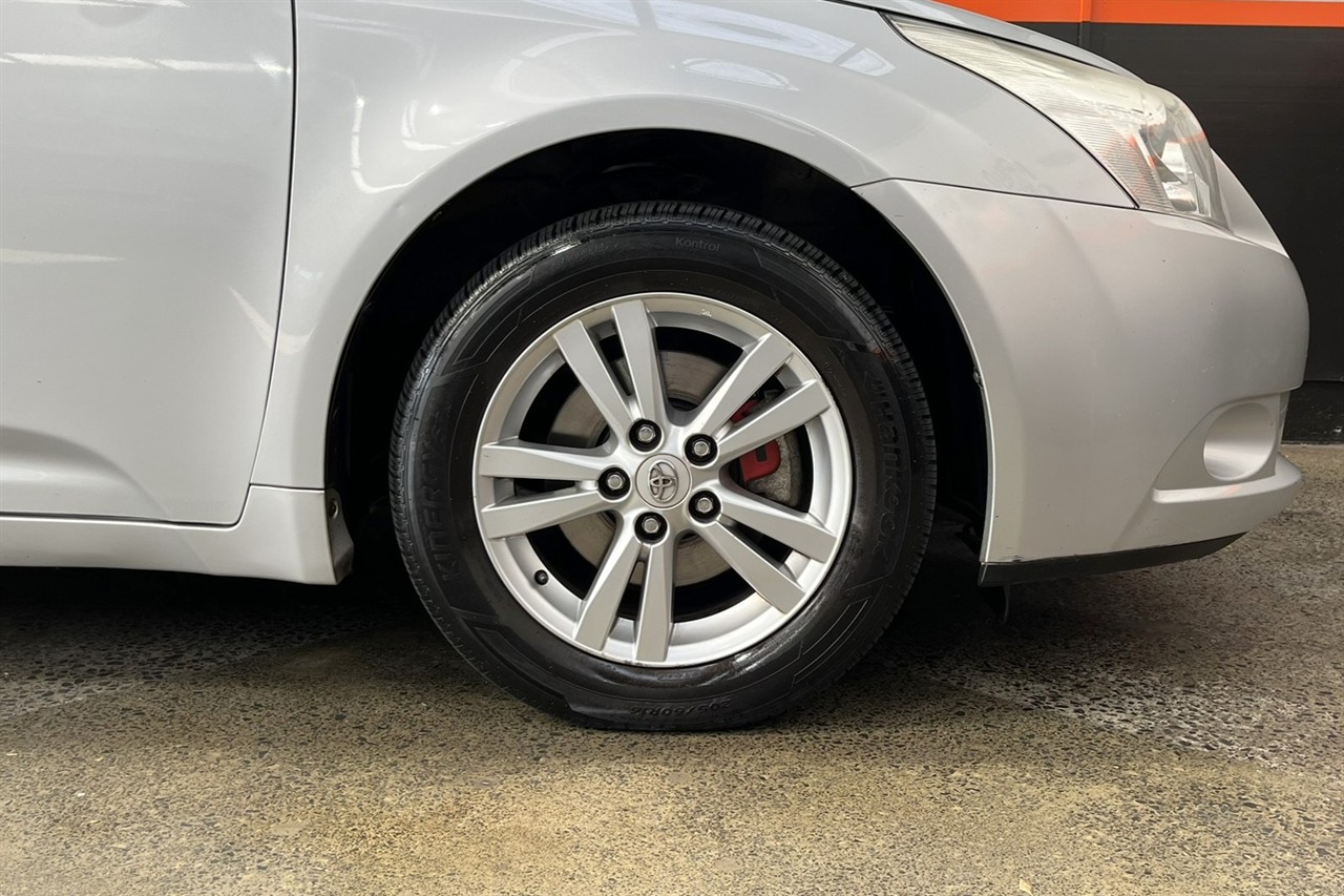 2012 Toyota AVENSIS