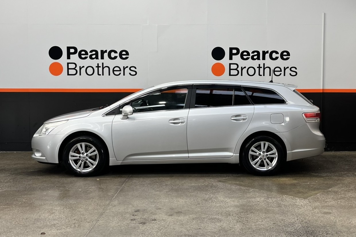 2012 Toyota AVENSIS