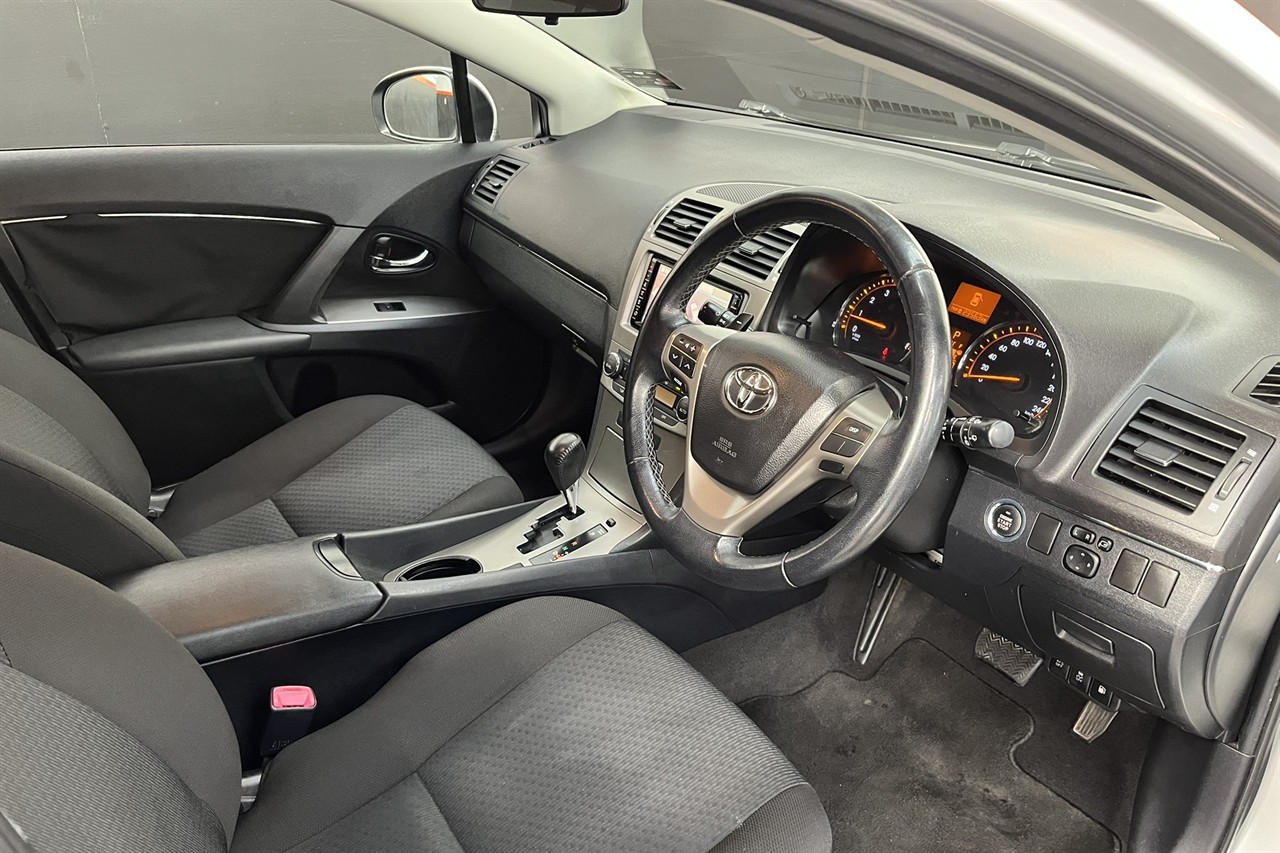 2012 Toyota AVENSIS