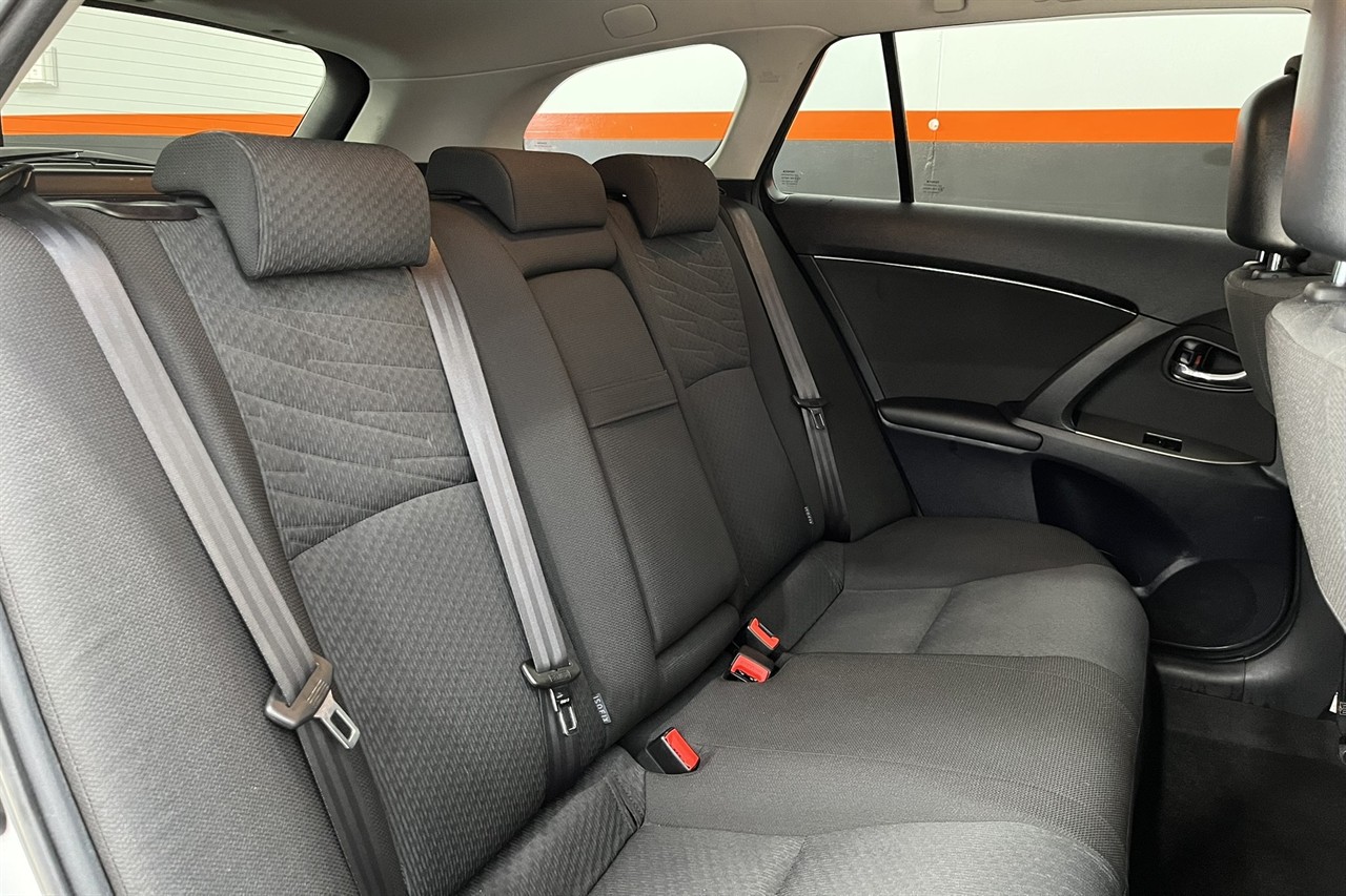 2012 Toyota AVENSIS