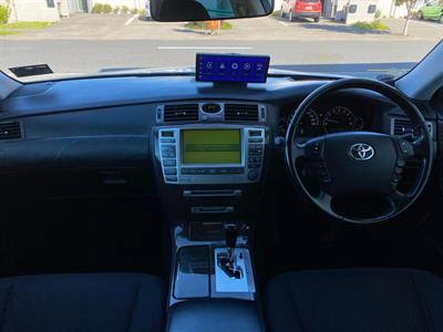 2004 Toyota Crown - Thumbnail