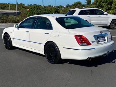 2004 Toyota Crown - Thumbnail