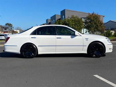 2004 Toyota Crown - Thumbnail
