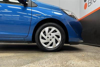 2017 Toyota Aqua - Thumbnail