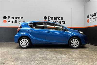 2017 Toyota Aqua - Thumbnail