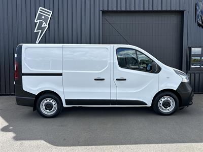 2022 Mitsubishi Express - Thumbnail