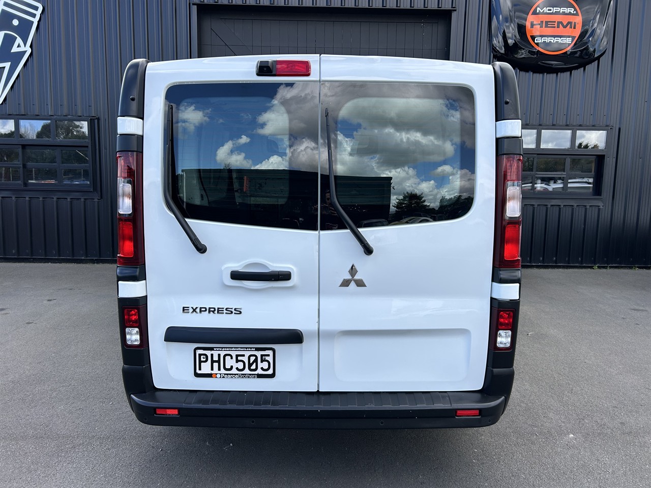 2022 Mitsubishi Express