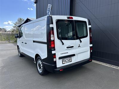 2022 Mitsubishi Express - Thumbnail