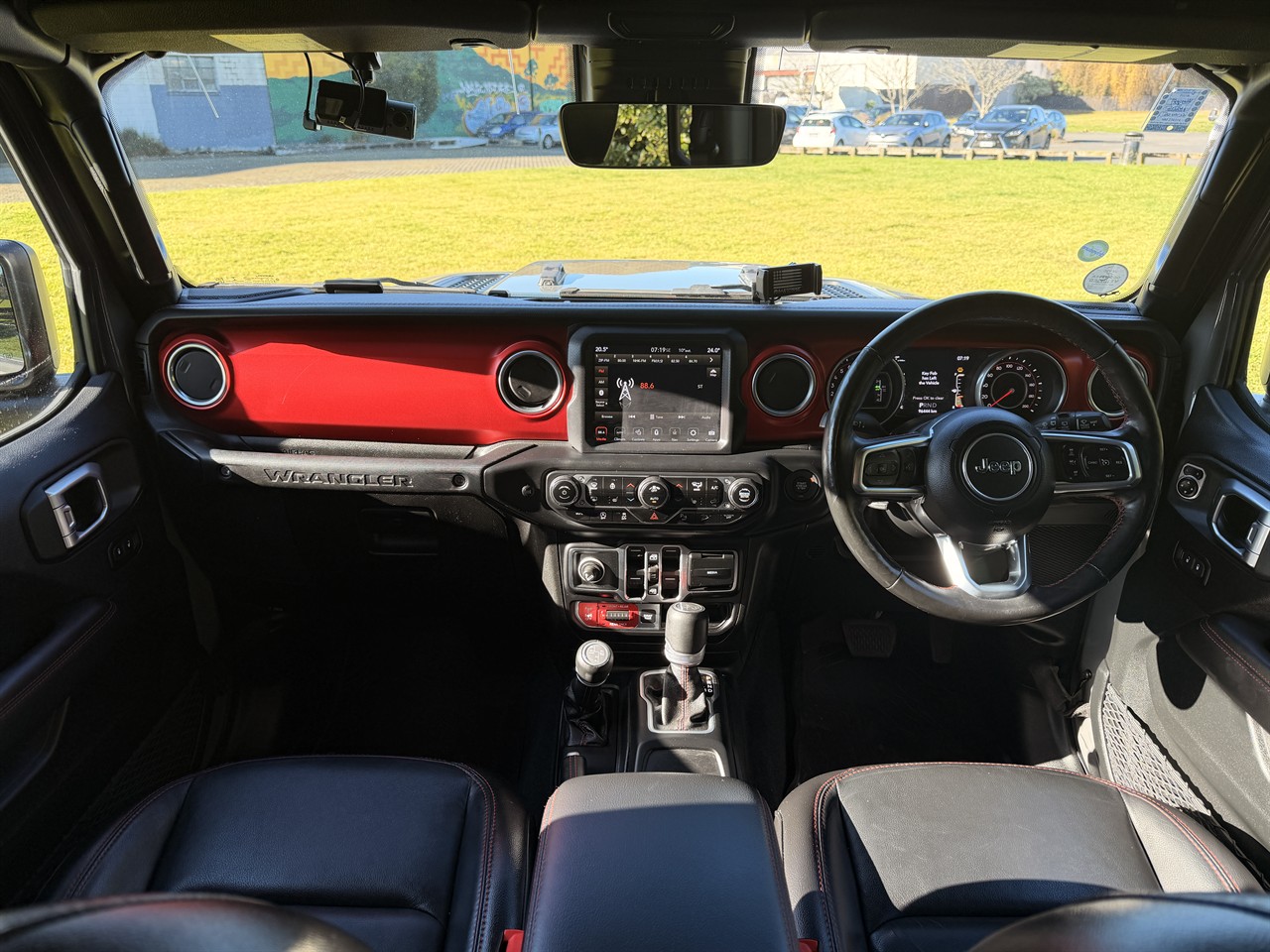2020 Jeep WRANGLER