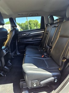 2017 Toyota Highlander - Thumbnail