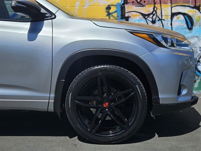 2017 Toyota Highlander - Thumbnail