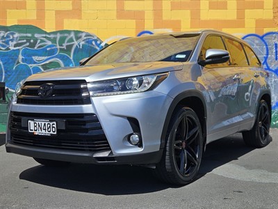 2017 Toyota Highlander - Thumbnail