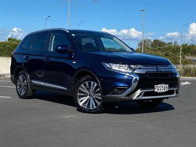 2022 Mitsubishi Outlander - Thumbnail