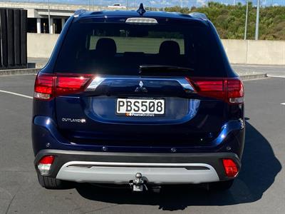 2022 Mitsubishi Outlander - Thumbnail