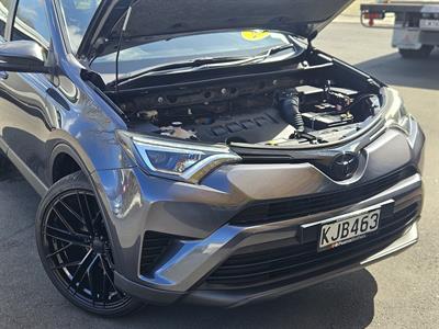 2017 Toyota RAV4 - Thumbnail