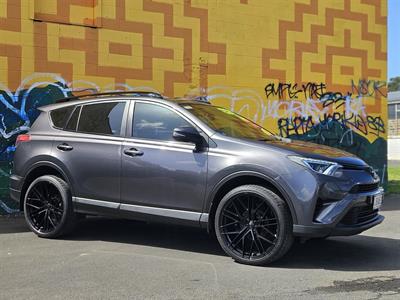 2017 Toyota RAV4 - Thumbnail