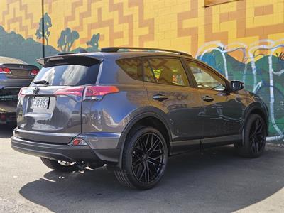 2017 Toyota RAV4 - Thumbnail
