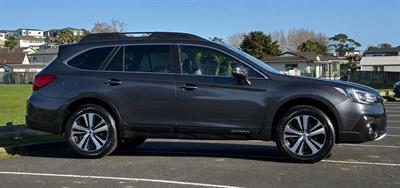 2018 Subaru Outback - Thumbnail