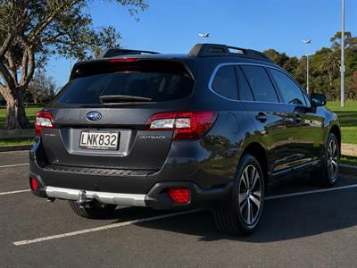 2018 Subaru Outback - Thumbnail