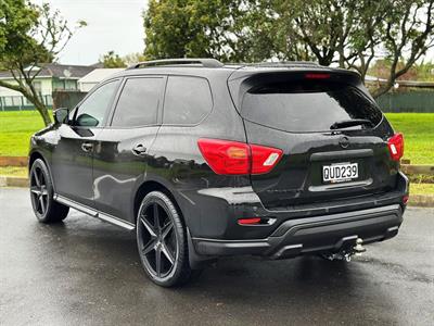 2017 Nissan Pathfinder - Thumbnail