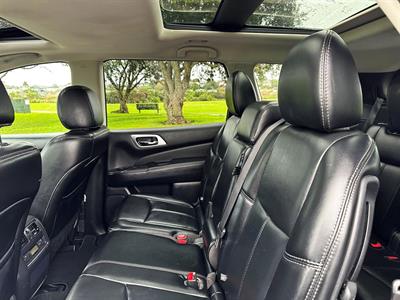 2017 Nissan Pathfinder - Thumbnail