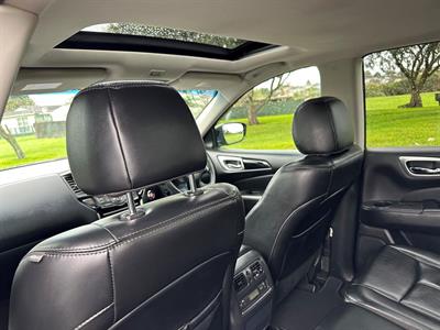 2017 Nissan Pathfinder - Thumbnail