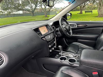 2017 Nissan Pathfinder - Thumbnail
